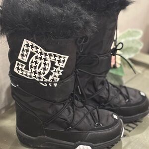 RARE Y2K DC CHALET BOOTS WITH FUR TRIM